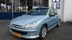Grijs Gebruikt 2008 Peugeot 206 Forever Hatchback | € 1.950 (Eerlijke prijs)