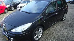 Zwart (metallic) Gebruikt 2007 Peugeot 307 Premium Stationwagen | € 2.495 (Eerlijke prijs)