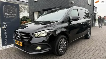 Zwart (metallic) Gebruikt 2023 Mercedes Citan 112 Van | € 19.900 (Eerlijke prijs)