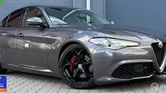 Grijs Gebruikt 2017 Alfa Romeo Giulia Veloce Sedan | € 29.950 (Eerlijke prijs)