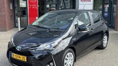 Zwart Gebruikt 2018 Toyota Yaris Hybrid Hatchback | € 13.999 (Eerlijke prijs)