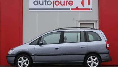 Grijs Occasion 2003 Opel Zafira Comfort MPV | € 1.999 (Eerlijke prijs)