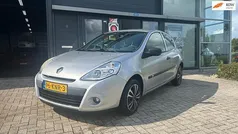 Grijs Gebruikt 2009 Renault Clio II Expression Hatchback | € 2.498 (Eerlijke prijs)