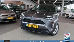 Grijs, metallic lak Gebruikt 2024 Toyota Yaris Cross Active SUV | € 28.350 (Eerlijke prijs)