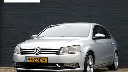 Gebruikt 2012 VW Passat Highline Sedan | € 6.940 (Eerlijke prijs)
