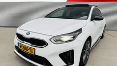 Wit, metallic lak Gebruikt 2020 Kia ProCeed Hatchback | € 24.350 (Eerlijke prijs)