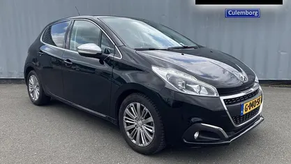Zwart Occasion 2019 Peugeot 208 Allure Hatchback | € 10.945 (Eerlijke prijs)
