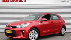 Rood Gebruikt 2017 Kia Rio Hatchback | € 9.750 (Eerlijke prijs)