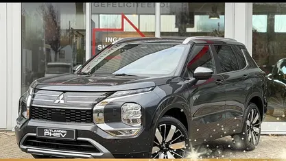 Gebruikt 2025 Mitsubishi Outlander P-HEV Edition SUV | € 51.950 (Eerlijke prijs)