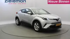 Grijs, metallic lak Gebruikt 2017 Toyota C-HR SUV | € 15.845 (Eerlijke prijs)