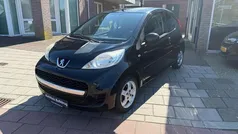 Zwart, metallic lak Gebruikt 2012 Peugeot 107 Hatchback | € 3.845 (Goede deal)