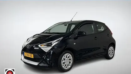 Zwart Gebruikt 2021 Toyota Aygo X-play Hatchback | € 8.450 (Eerlijke prijs)