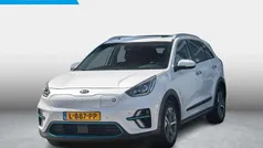 Wit, metallic lak Gebruikt 2021 Kia e-Niro SUV | € 24.395 (Super prijs)