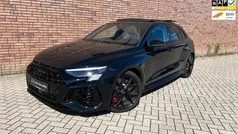 Zwart, metallic lak Gebruikt 2023 Audi RS3 Performance Hatchback | € 76.950 (Eerlijke prijs)