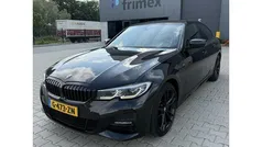 Zwart Gebruikt 2020 BMW 330 M Sport Sedan | € 23.950 (Eerlijke prijs)