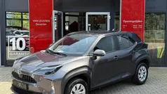 Grijs, metallic lak Gebruikt 2023 Toyota Yaris Cross Active SUV | € 22.640 (Super prijs)
