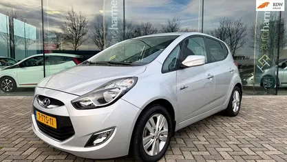 Grijs (metallic) Gebruikt 2014 Hyundai ix20 Hatchback | € 7.940 (Eerlijke prijs)