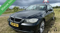 Zwart, metallic lak Gebruikt 2007 BMW 318 Sedan | € 2.499 (Goede deal)