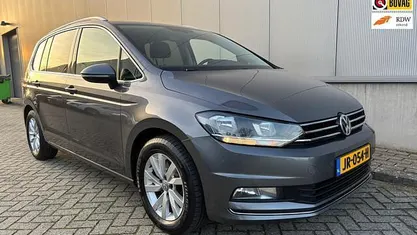 Grijs Gebruikt 2016 VW Touran Highline MPV | € 11.950 (Goede deal)