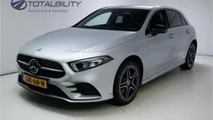 Grijs (metallic) Gebruikt 2023 Mercedes A250 AMG line Hatchback | € 31.450 (Eerlijke prijs)