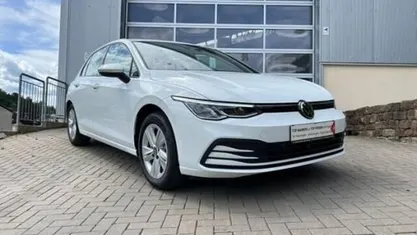 Gebruikt 2022 VW Golf VIII Life Hatchback | € 25.674 (Eerlijke prijs)
