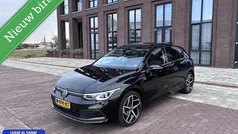 Zwart Gebruikt 2020 VW Golf VIII R-line Hatchback | € 14.950 (Eerlijke prijs)