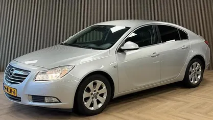 Grijs Occasion 2010 Opel Insignia Edition Hatchback | € 4.795 (Eerlijke prijs)