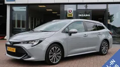 Grijs, metallic lak Gebruikt 2020 Toyota Corolla Stationwagen | € 20.950 (Eerlijke prijs)