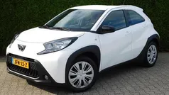 Wit Gebruikt 2022 Toyota Aygo Play Hatchback | € 14.450 (Goede deal)
