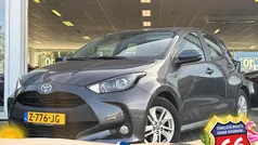Grijs Gebruikt 2024 Toyota Yaris Hybrid Active Hatchback | € 23.400 (Eerlijke prijs)