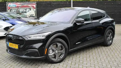 Zwart Gebruikt 2022 Ford Mustang Mach-E Extended Range SUV | € 29.995 (Eerlijke prijs)