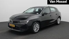 Zwart Gebruikt 2022 Opel Astra Edition Hatchback | € 17.900 (Eerlijke prijs)