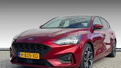 Rood Occasion 2020 Ford Focus Business Edition Hatchback | € 16.895 (Eerlijke prijs)