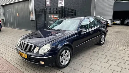 Blauw Occasion 2003 Mercedes E240 Avantgarde Sedan | € 4.499 (Eerlijke prijs)