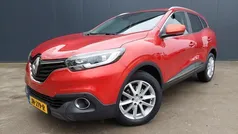 Rood, metallic lak Gebruikt 2015 Renault Kadjar Zen SUV | € 9.950 (Eerlijke prijs)
