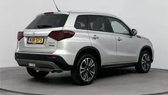 Grijs Gebruikt 2023 Suzuki Vitara Style SUV | € 27.450 (Eerlijke prijs)