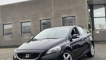 Zwart Gebruikt 2013 Volvo V40 Momentum Hatchback | € 7.499 (Super prijs)