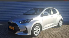 Grijs Gebruikt 2023 Toyota Yaris Hybrid Active Hatchback | € 20.495 (Goede deal)