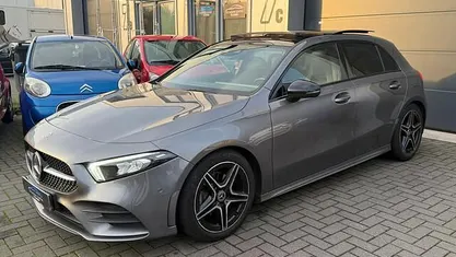 Grijs (metallic) Gebruikt 2018 Mercedes A200 Hatchback | € 23.295 (Eerlijke prijs)