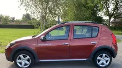Rood Gebruikt 2011 Dacia Sandero Stepway Hatchback | € 3.450 (Goede deal)