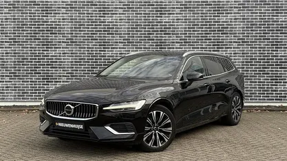 Zwart Gebruikt 2022 Volvo V60 Plus Stationwagen | € 36.194 (Eerlijke prijs)