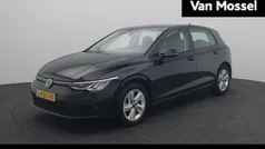 Zwart Gebruikt 2021 VW Golf VIII Life Hatchback | € 17.900 (Eerlijke prijs)