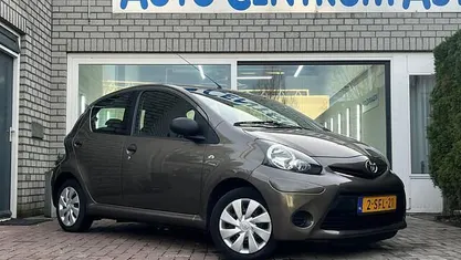 Occasion Toyota Aygo Cool 68 PK (50 kW) 2013 Bruin (metallic) Hatchback