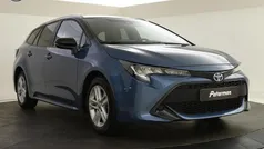 Blauw, metallic lak Gebruikt 2022 Toyota Corolla Active Stationwagen | € 22.599 (Eerlijke prijs)