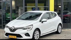 Wit Gebruikt 2021 Renault Clio V Intens Hatchback | € 13.445 (Eerlijke prijs)