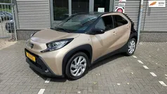 Gebruikt 2022 Toyota Aygo Play Hatchback | € 16.950 (Eerlijke prijs)