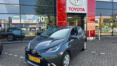 Grijs Gebruikt 2015 Toyota Aygo X-play Hatchback | € 7.950 (Eerlijke prijs)