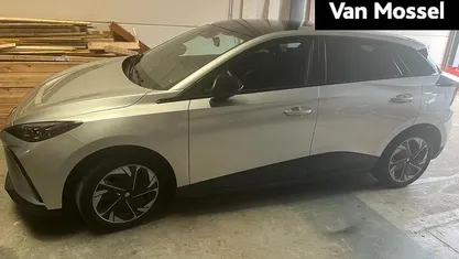 Grijs Gebruikt 2023 MG MG4 EV Luxury Hatchback | € 21.895 (Eerlijke prijs)