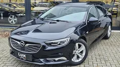Zwart (metallic) Gebruikt 2017 Opel Insignia Innovation Hatchback | € 14.800 (Eerlijke prijs)