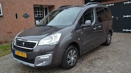Grijs (metallic) Occasion 2018 Peugeot Partner Tepee Active MPV | € 11.750 (Eerlijke prijs)